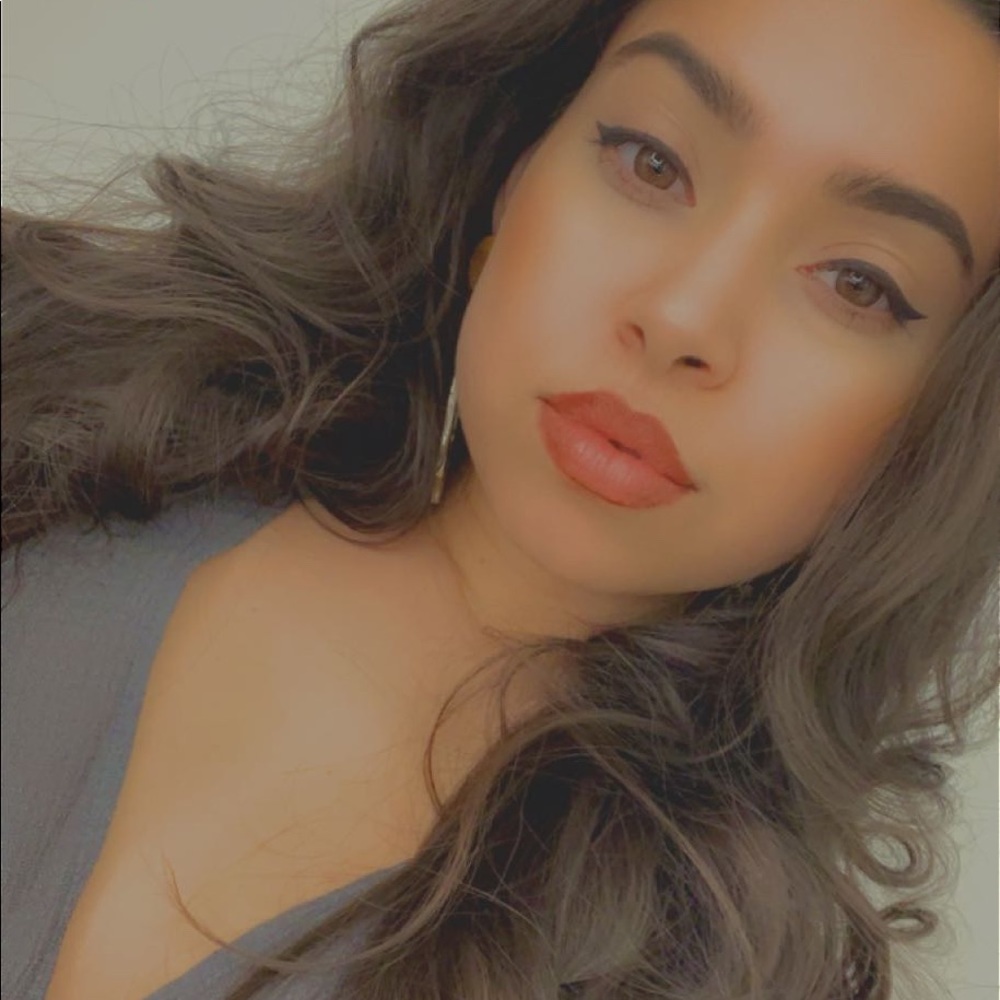 Hi 🙋‍♀️ I’m Nathalie. Welcome to my closet !!❤️